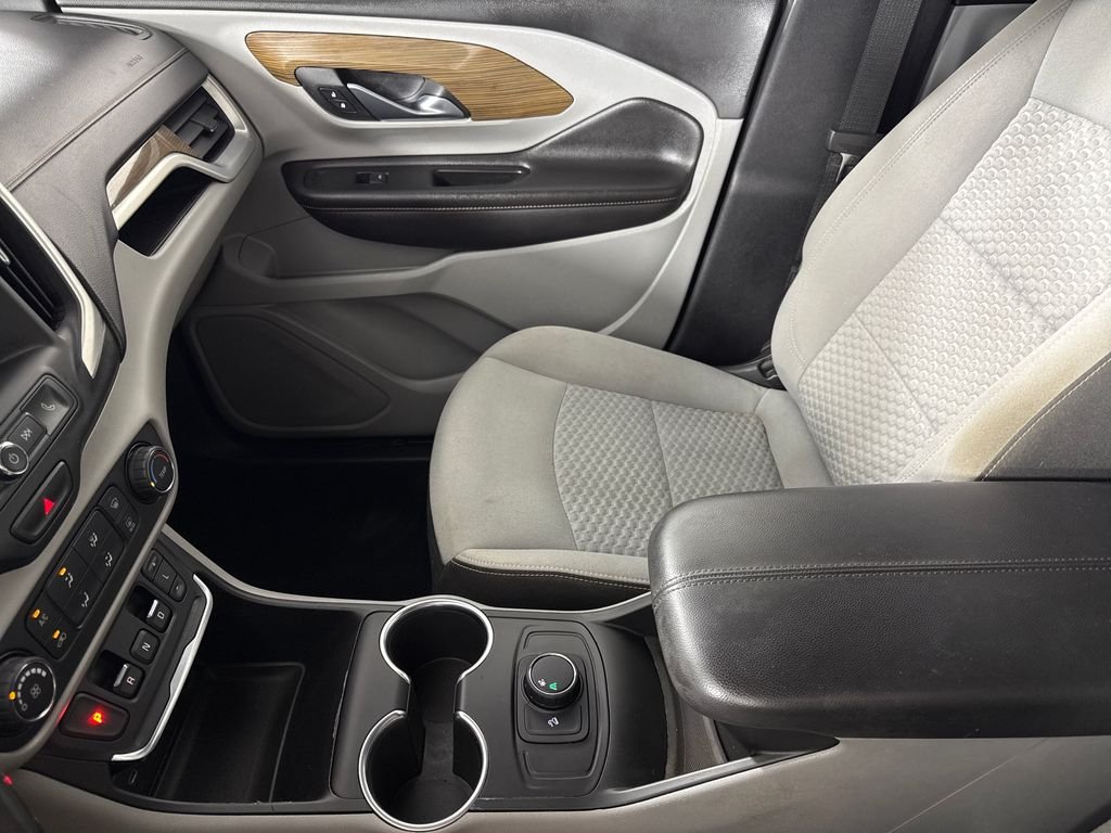 Used 2019 White GMC SLE image 19