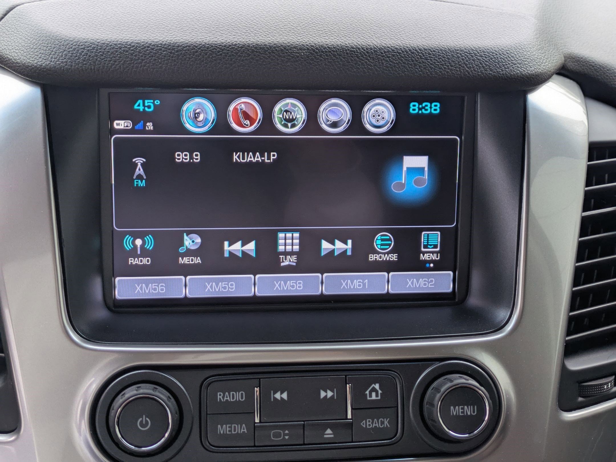 Used 2018 Iridescent Pearl Tricoat Chevrolet Premier image 20