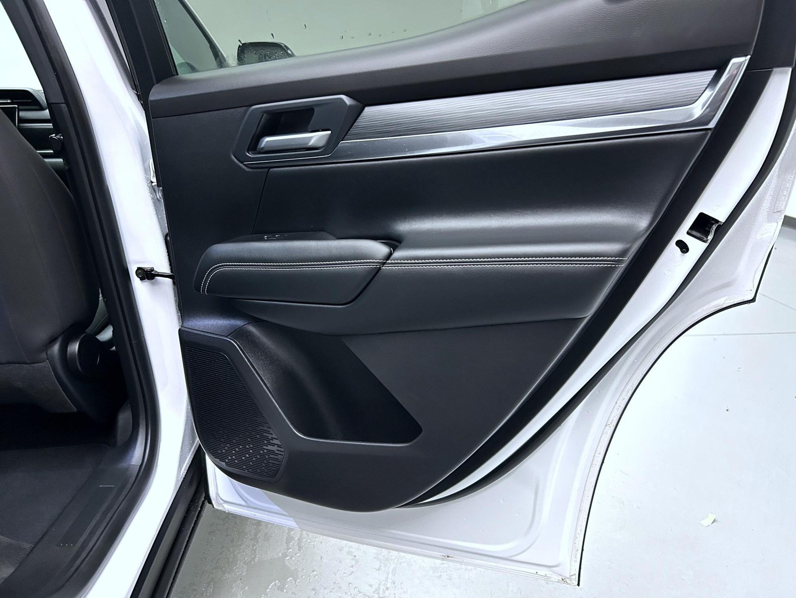 Used 2026 Summit White GMC Elevation image 17