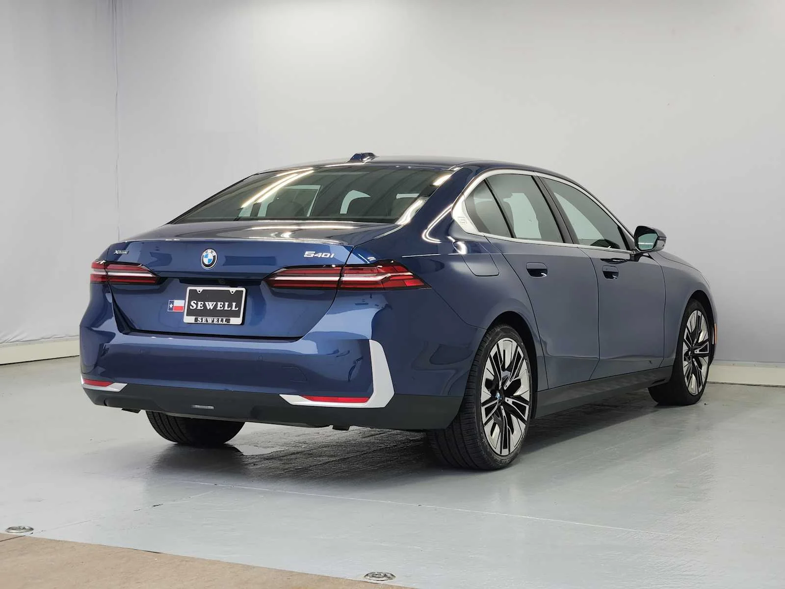 Certified Used 2026 Phytonic Blue Metallic BMW 540i xDrive image 4