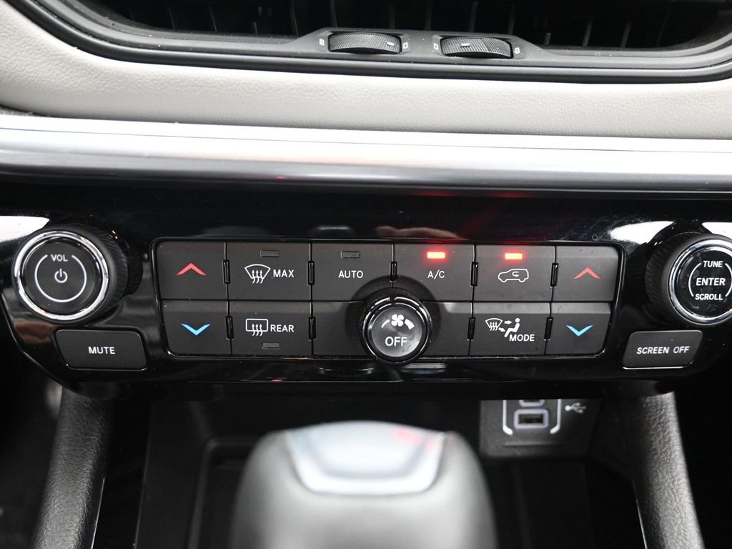 Used 2025 Silver Jeep Limited image 20
