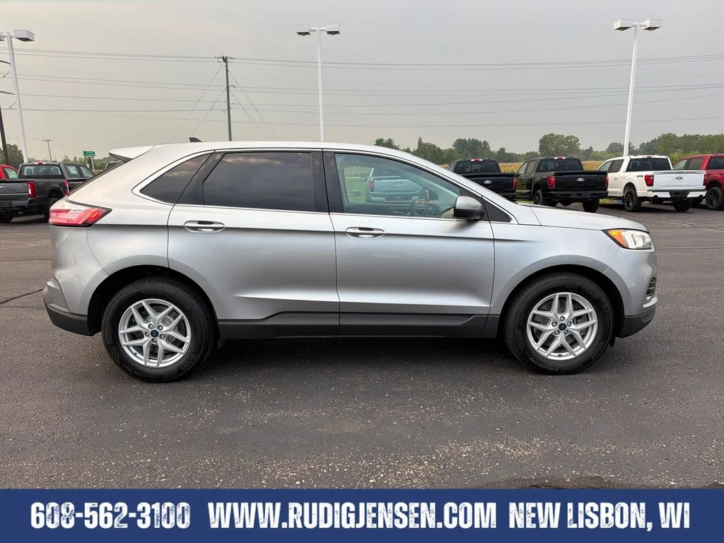 Used 2022 Silver Ford SEL image 6
