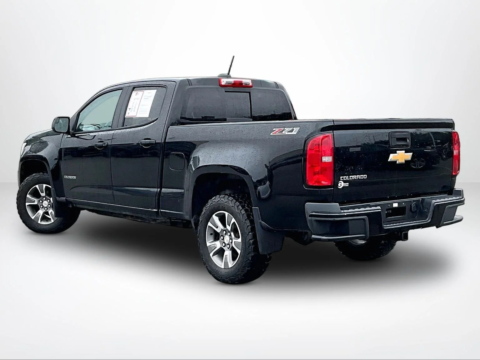 Used 2016 Black Chevrolet Z71 image 14