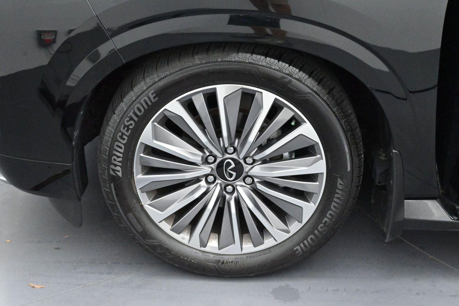Used 2025 Black Obsidian INFINITI LUXE image 34