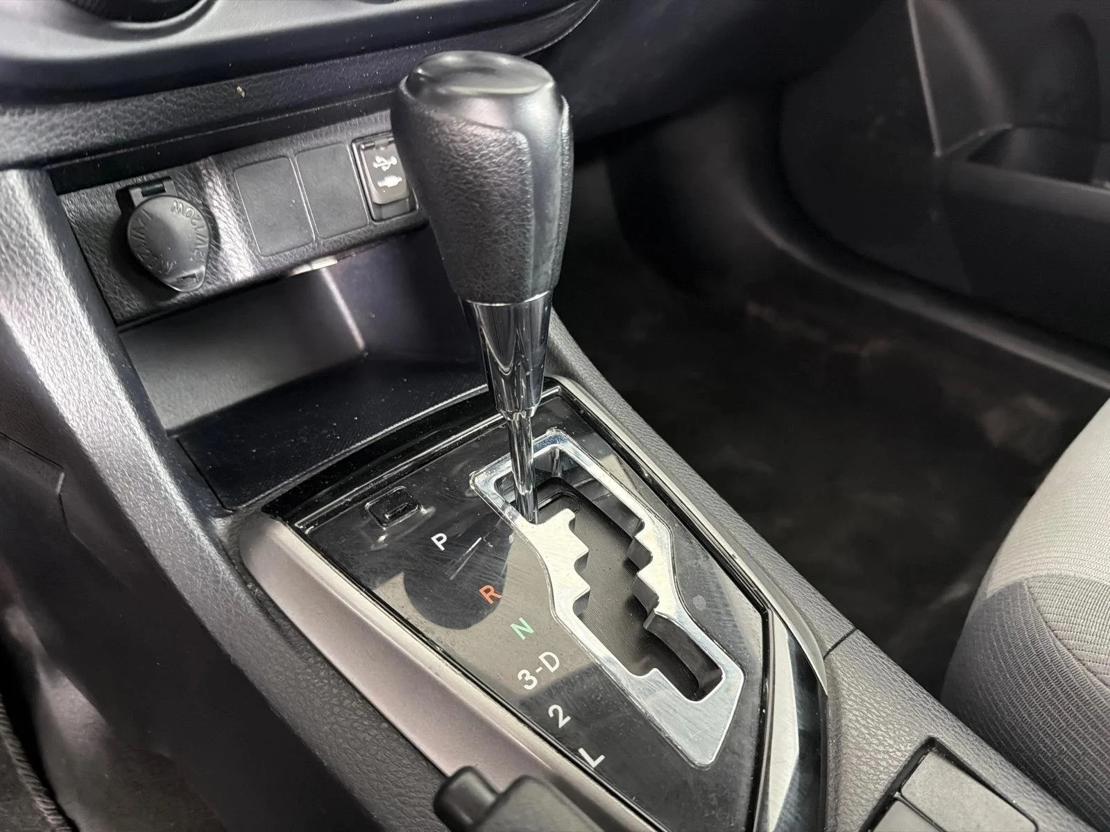 Used 2016 White Toyota L image 29