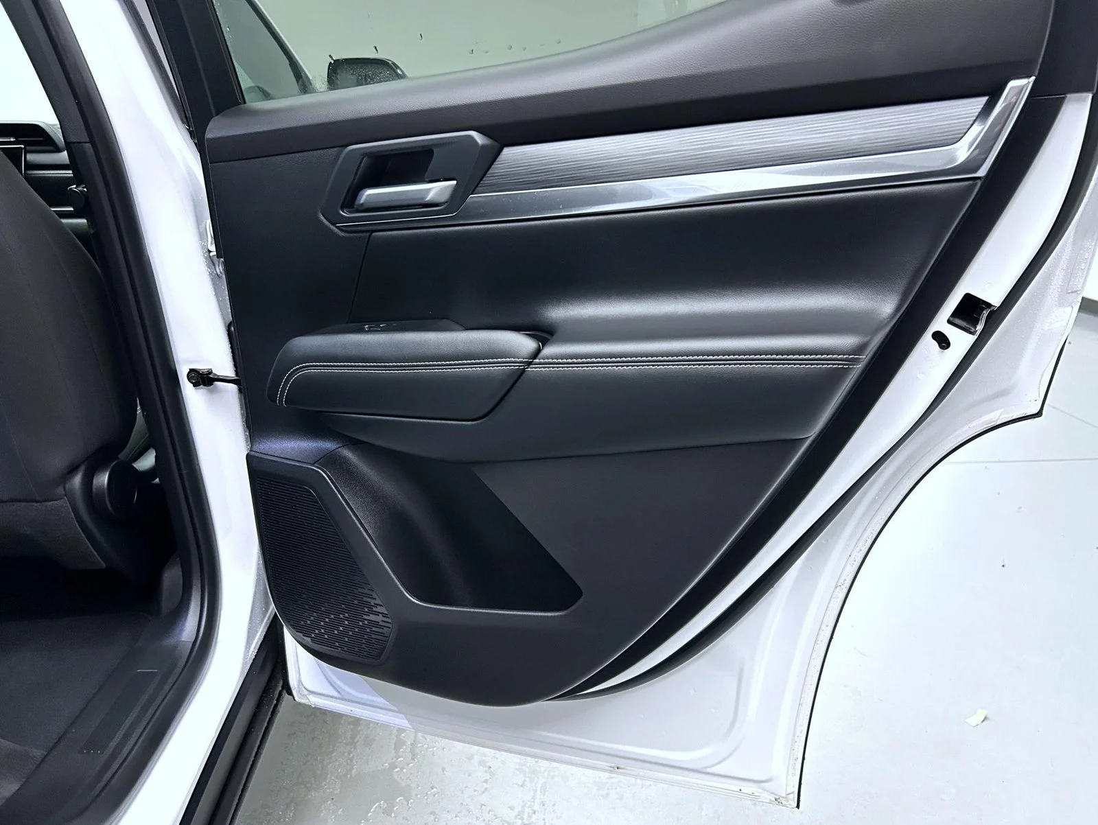 Used 2026 White GMC Elevation image 17