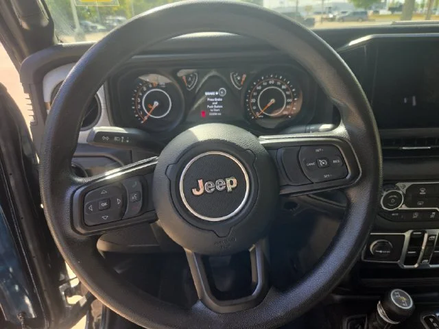 Used 2025 Blue Jeep Nighthawk image 17