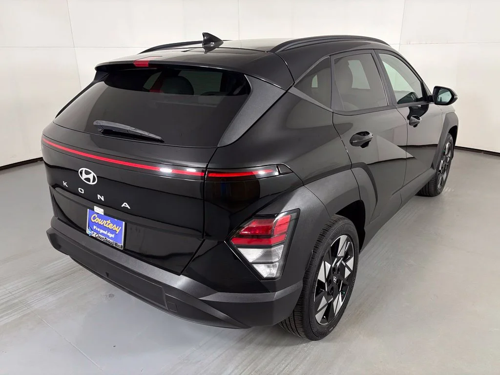 Used 2024 Black Hyundai SEL image 7