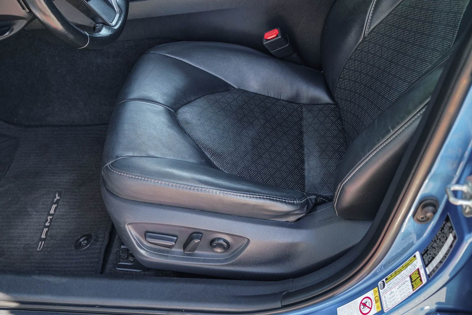 Certified Used 2018 Midnight Black Metallic Toyota XSE image 24