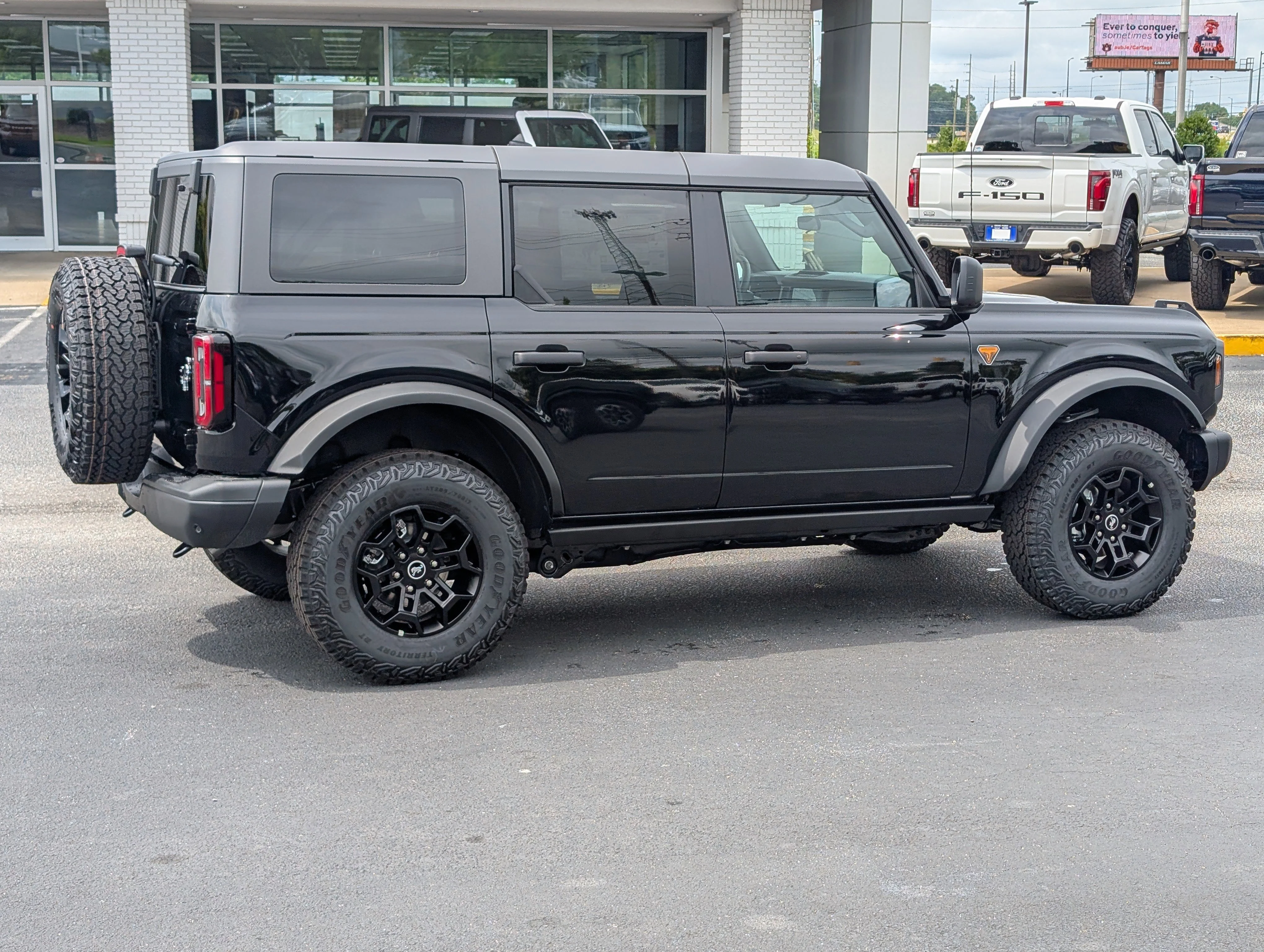 New 2026 SHADOW BLACK FORD Badlands image 8
