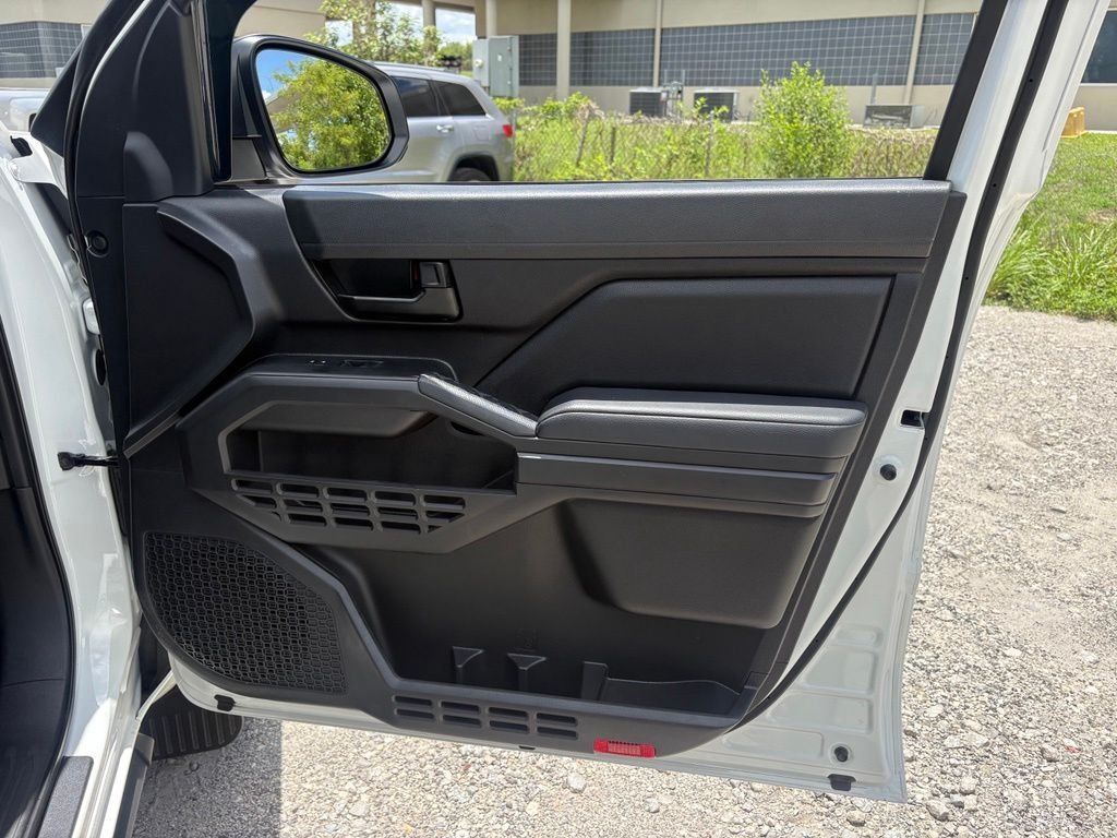 2025 Toyota Tacoma SR - Photo 17