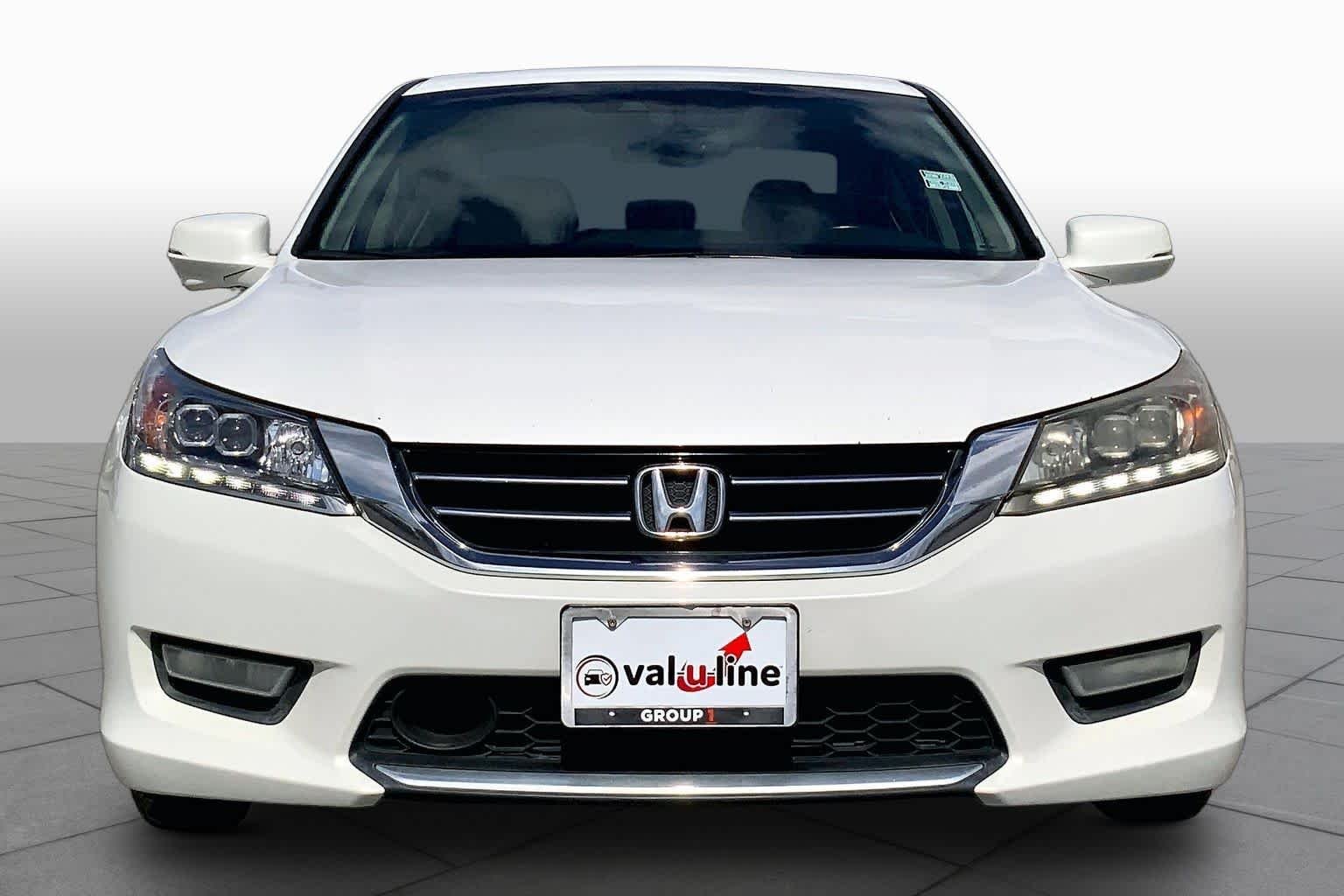 Used 2013 White Orchid Pearl Honda Touring image 4
