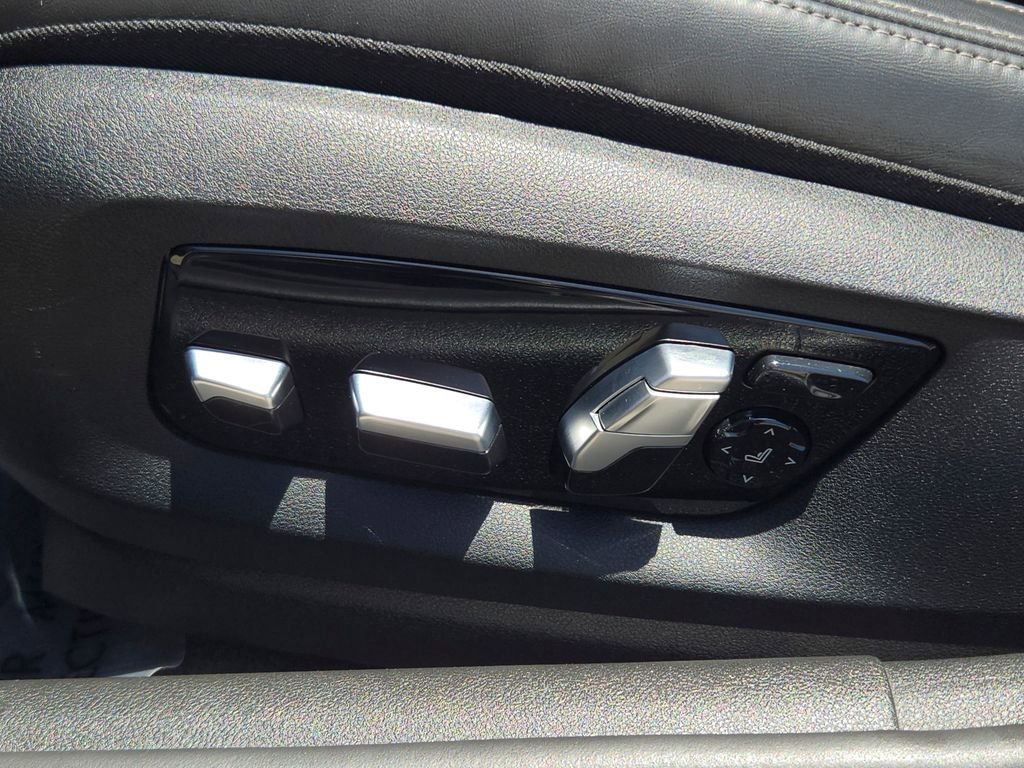 Used 2018 Dark Graphite Metallic BMW M550i xDrive image 16