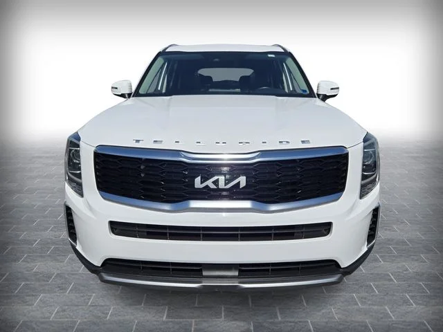 Used 2022 White Kia S image 2