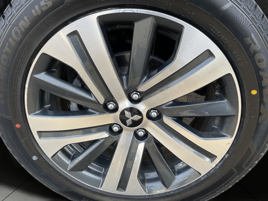 Used 2024  Mitsubishi 2.0 ES image 29