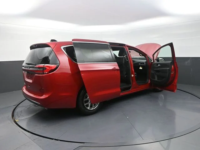 New 2027 Red Hot Pearl-Coat Exterior Paint Chrysler Select image 36