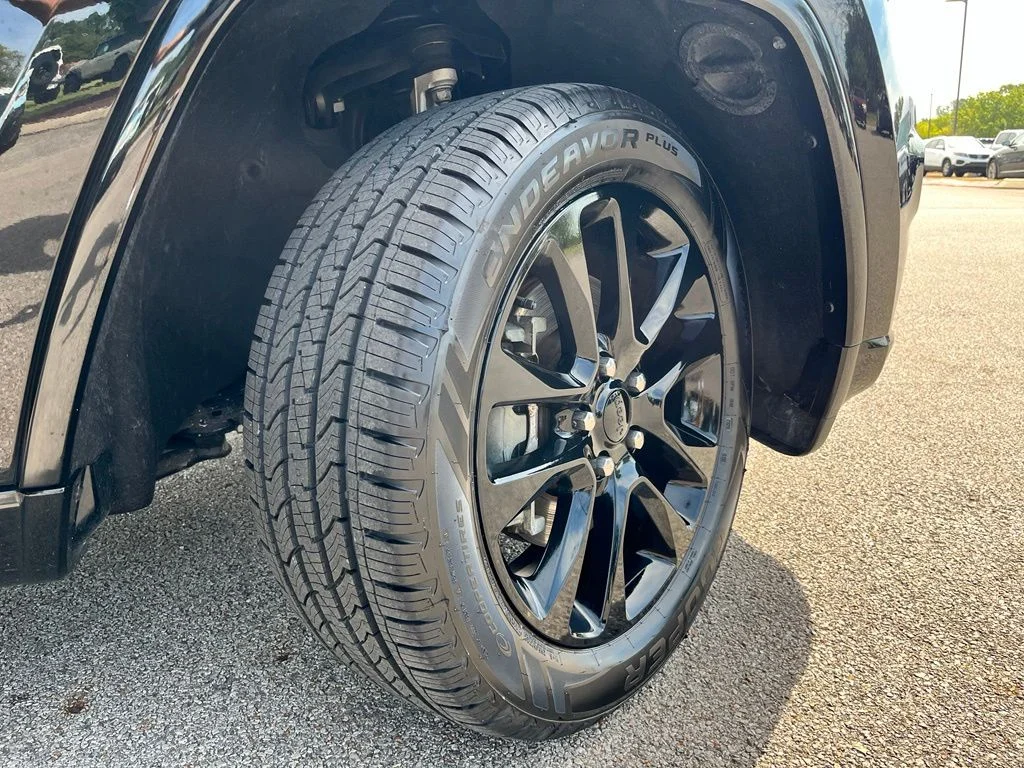 Used 2022 Black Jeep Laredo X image 6