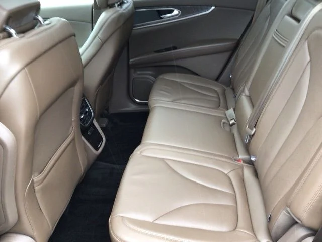 Used 2016 Platinum Dune Metallic Lincoln Reserve image 21