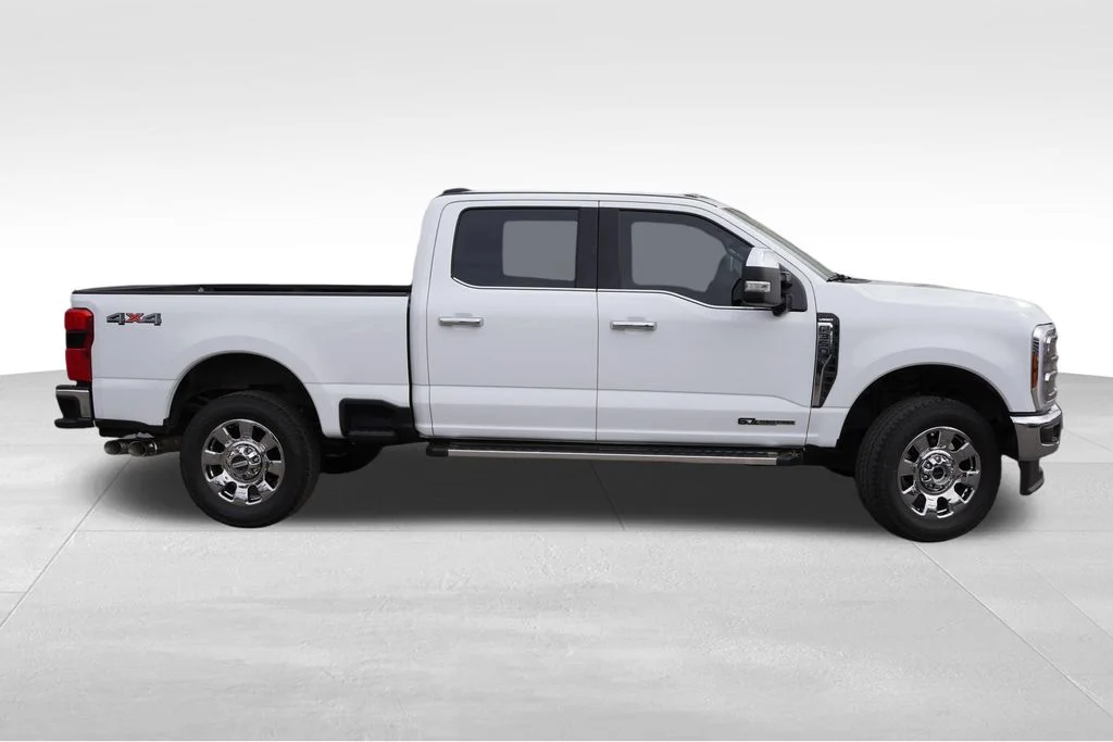 Used 2026 Oxford White Ford Lariat image 3