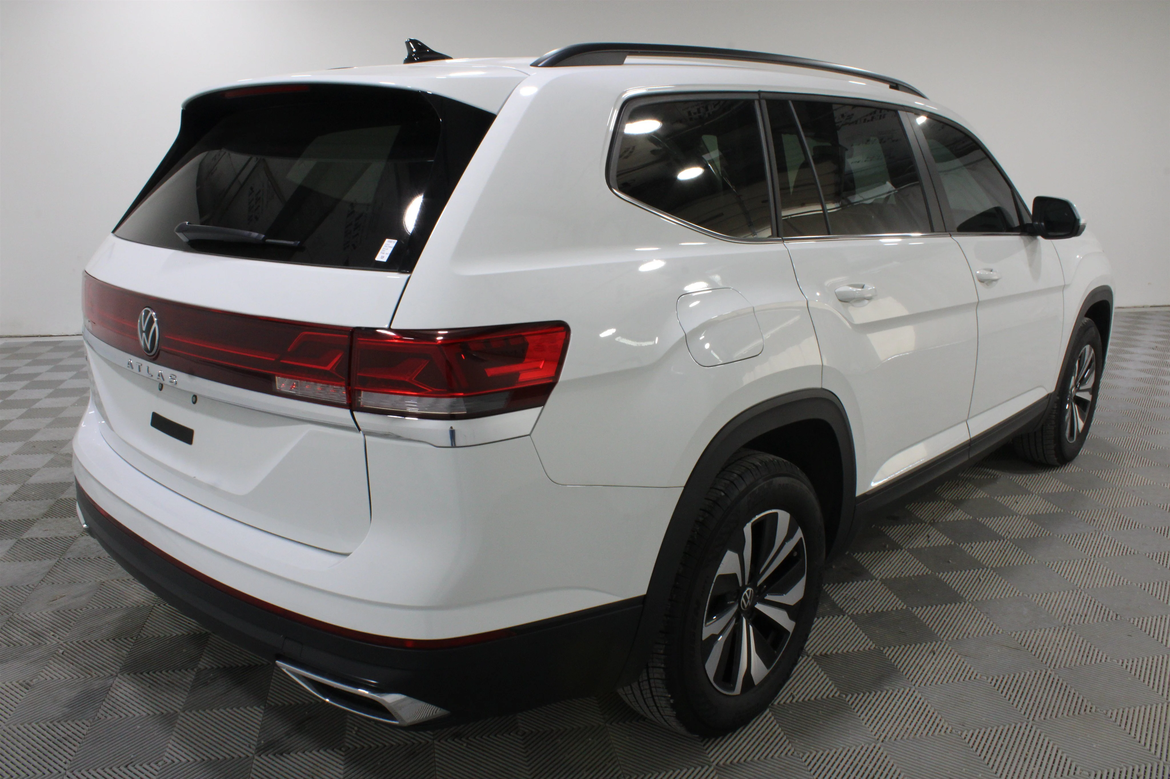 2025 Volkswagen Atlas SE - Photo 29