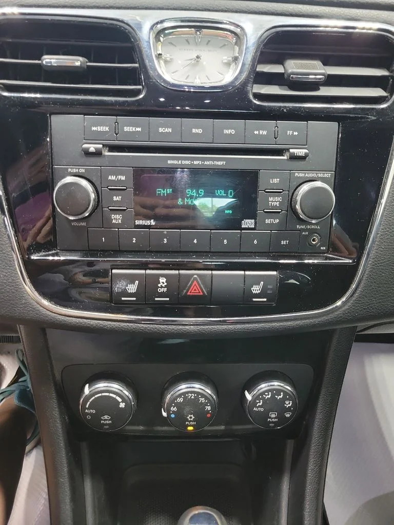 Used 2012 Silver Chrysler Touring image 4