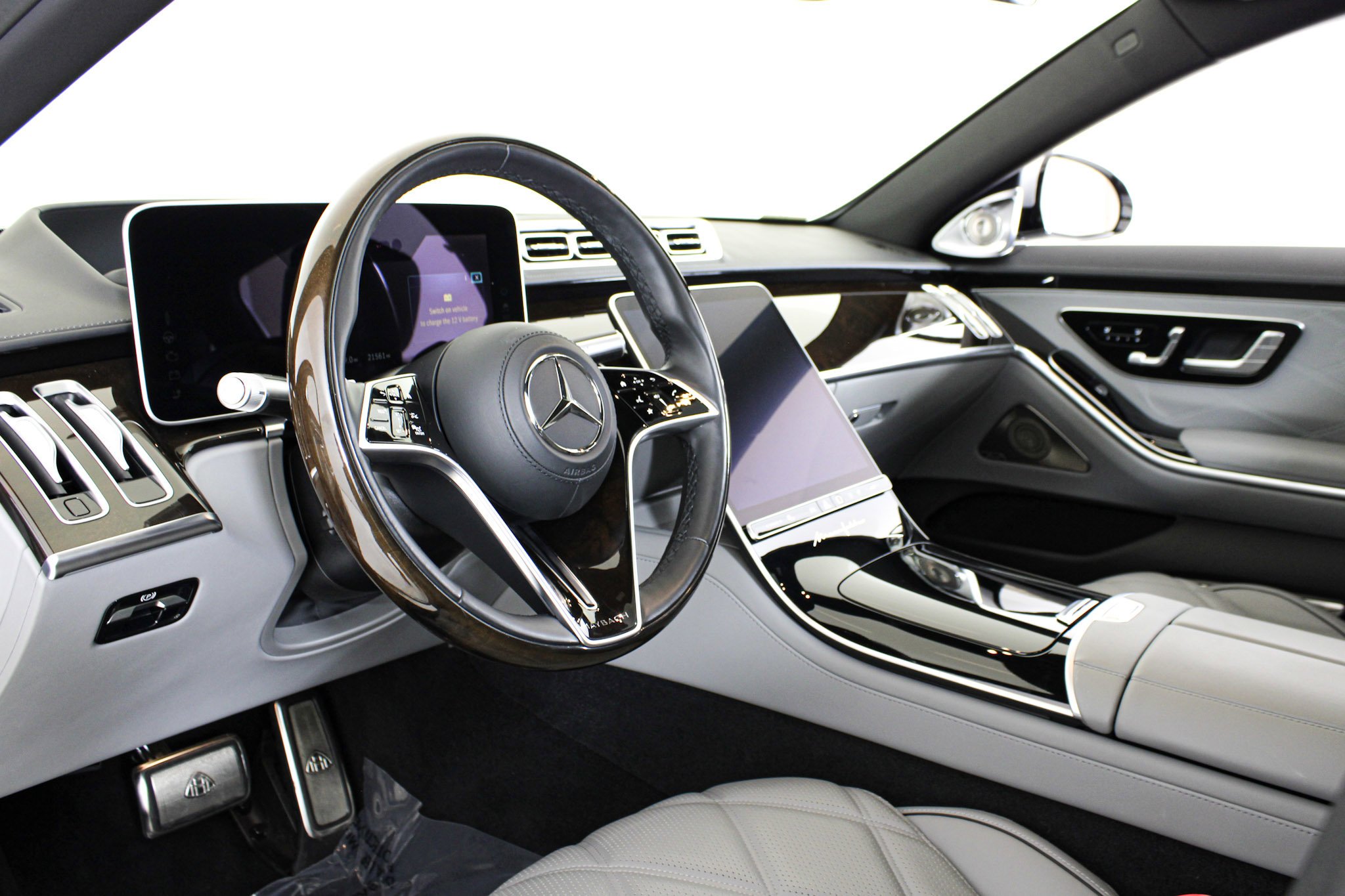 Used 2024 Blue Mercedes-Benz Maybach S 680 image 2