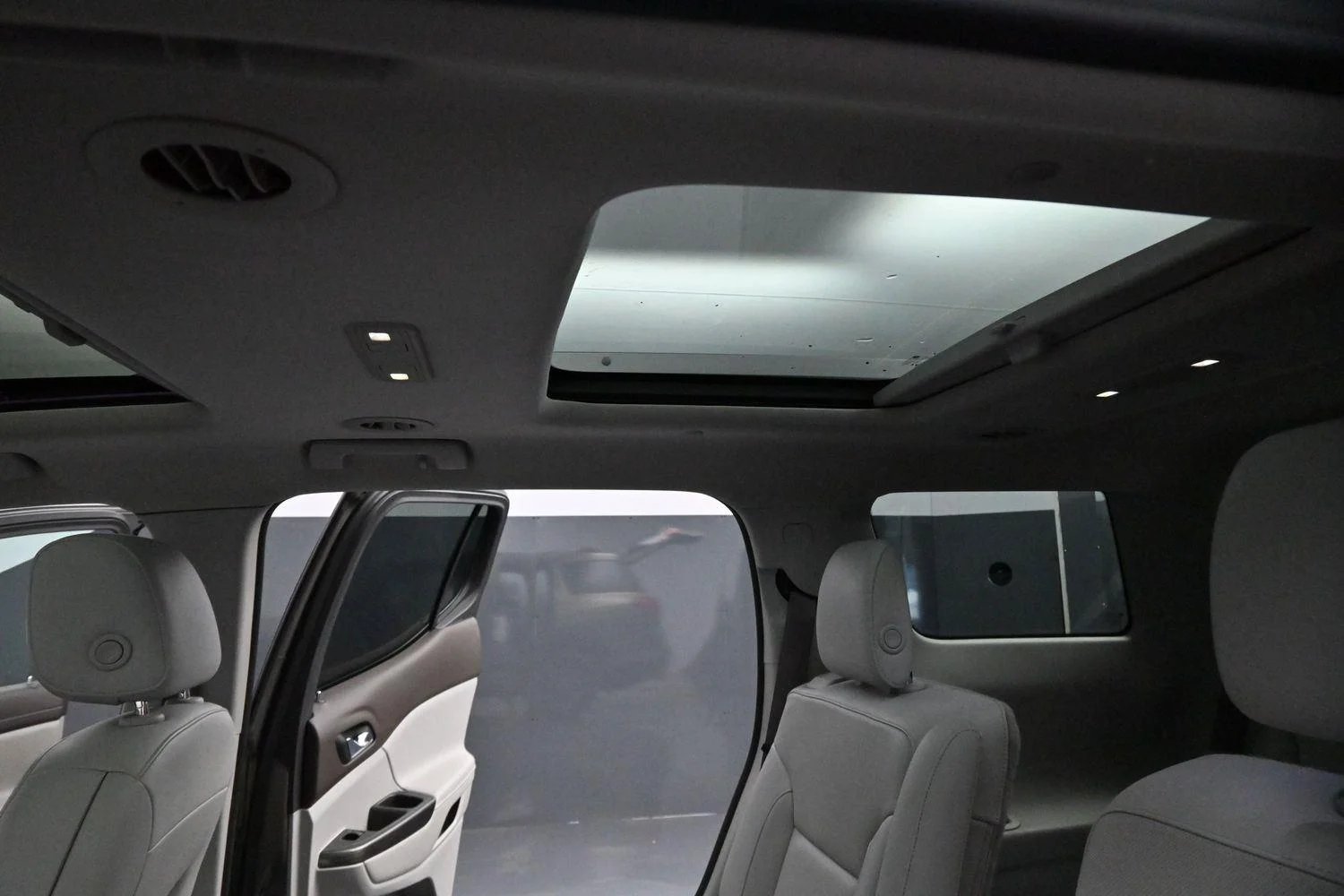 Used 2019 PEPPERDUST METALLIC GMC SLT image 36