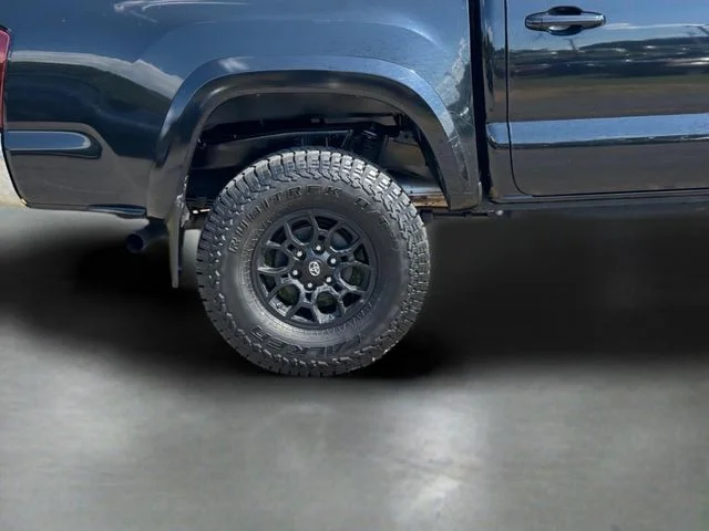 Used 2020 Black Toyota SR5 image 13