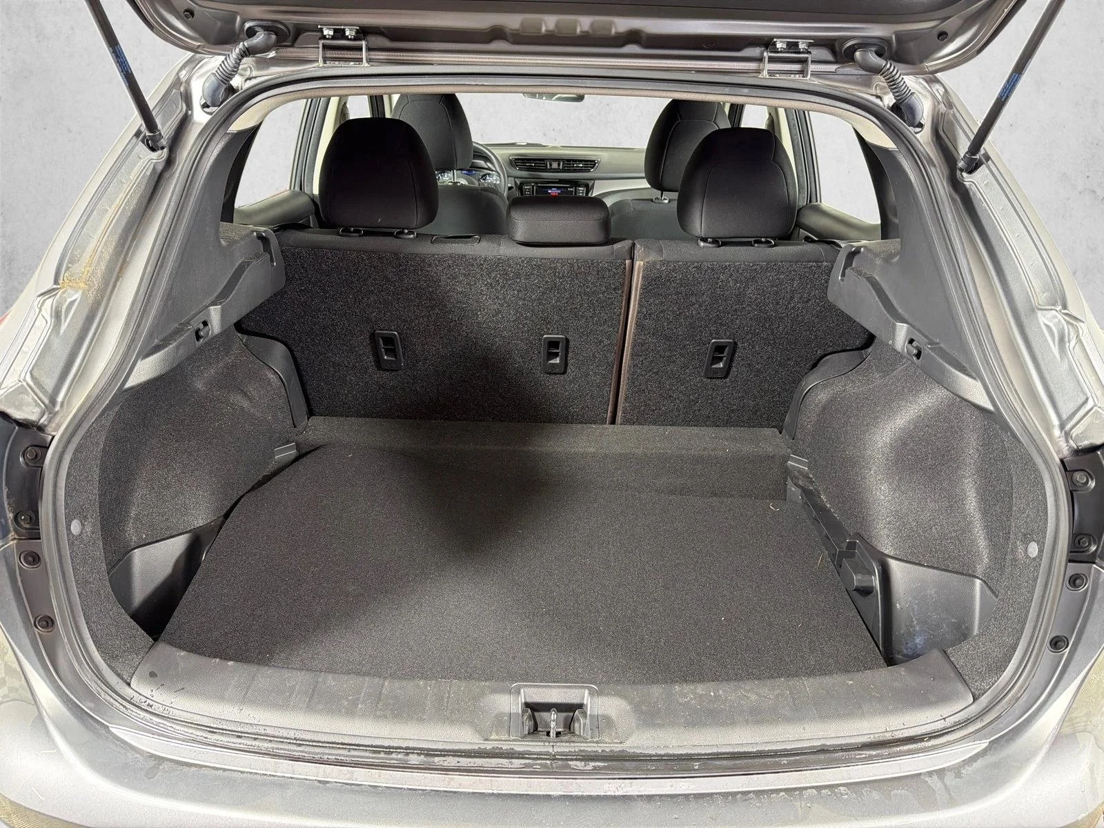 Used 2021 Red Nissan S image 18