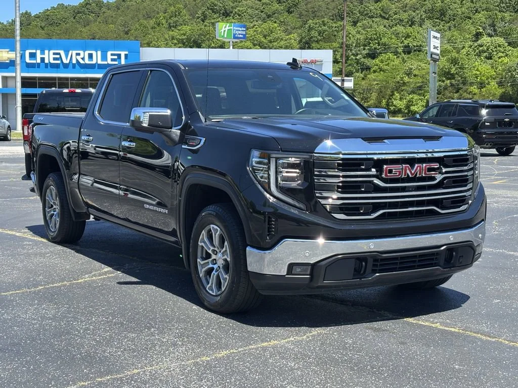 Used 2024 Onyx Black GMC SLT image 4