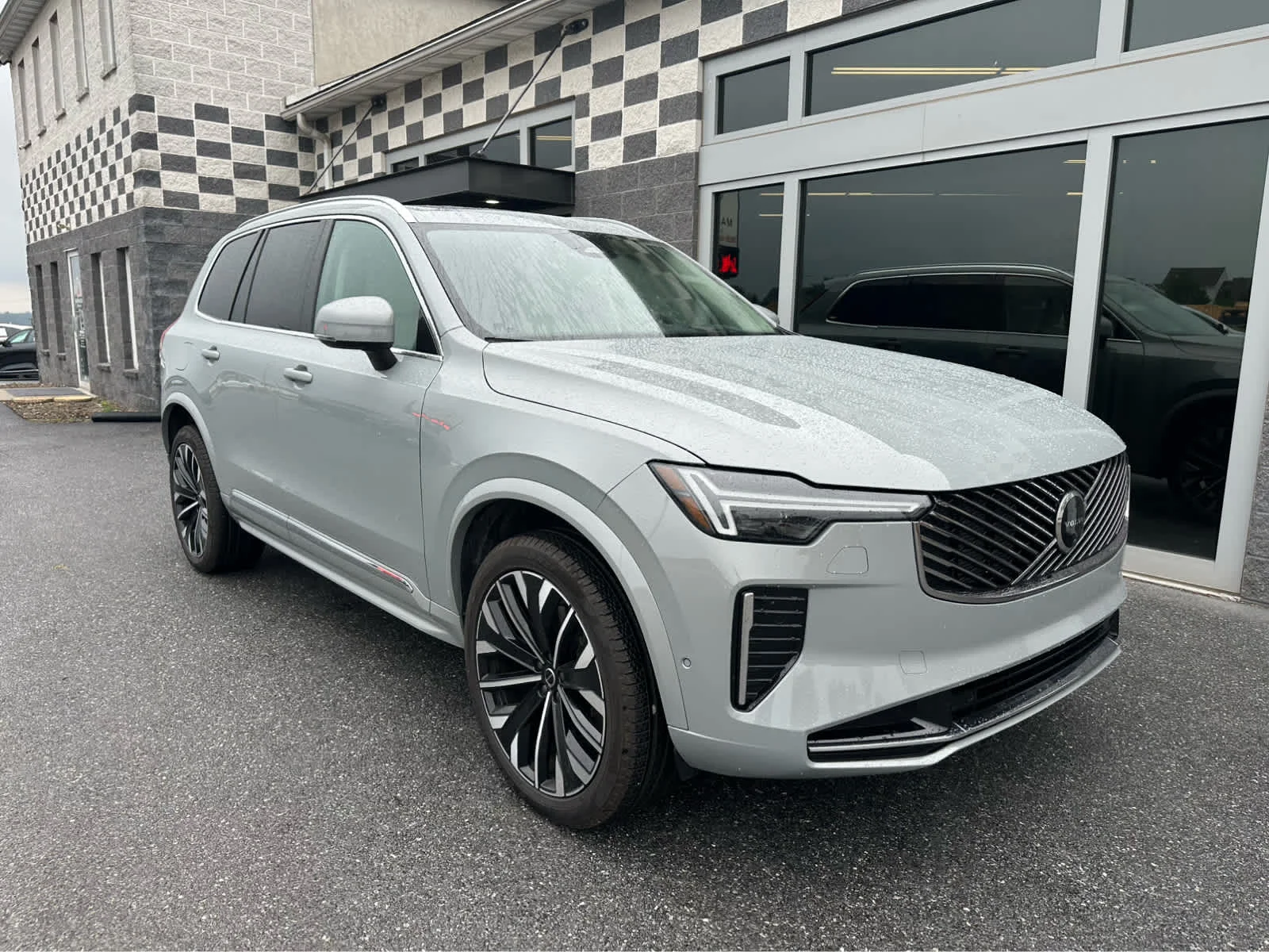 Used 2026 VAPOUR GREY Volvo Ultra image 2