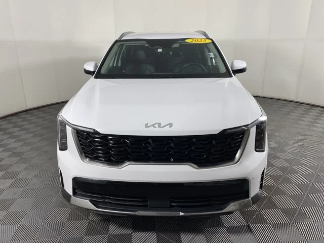 Used 2025 White Kia S image 11