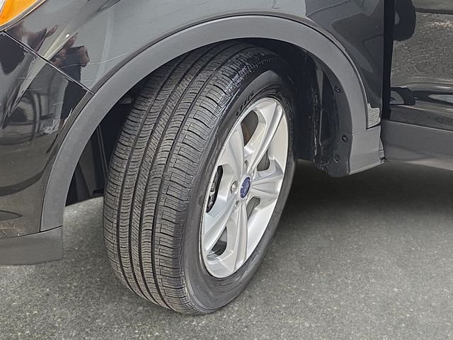 Used 2015 Black Ford SE image 32