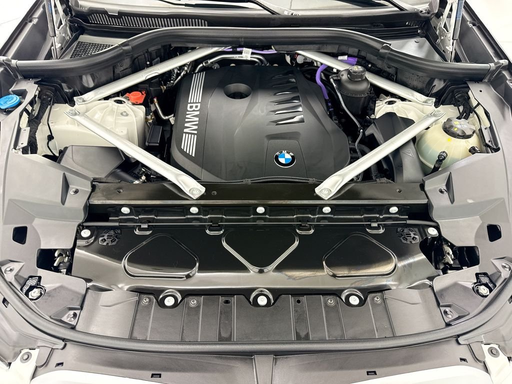 Certified Used 2026 Alpine White BMW xDrive40i image 28