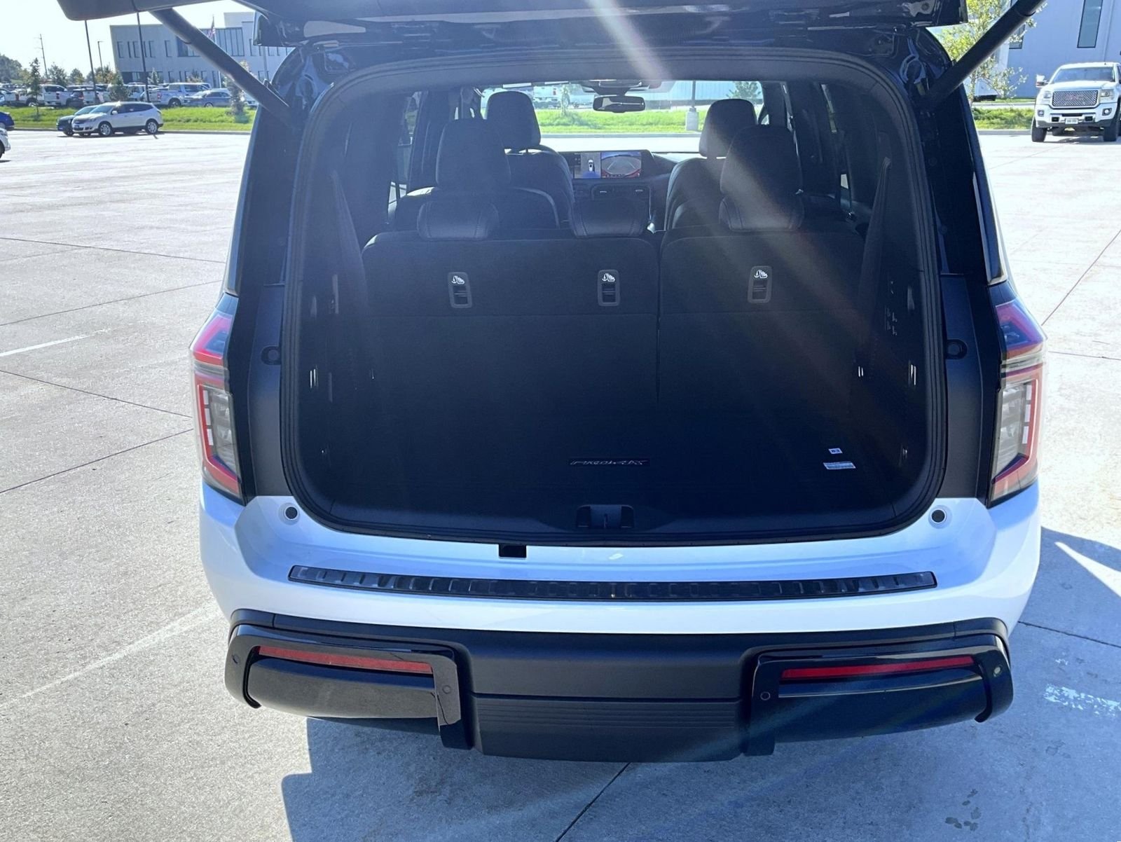 2026 Nissan Armada PRO-4X - Photo 9