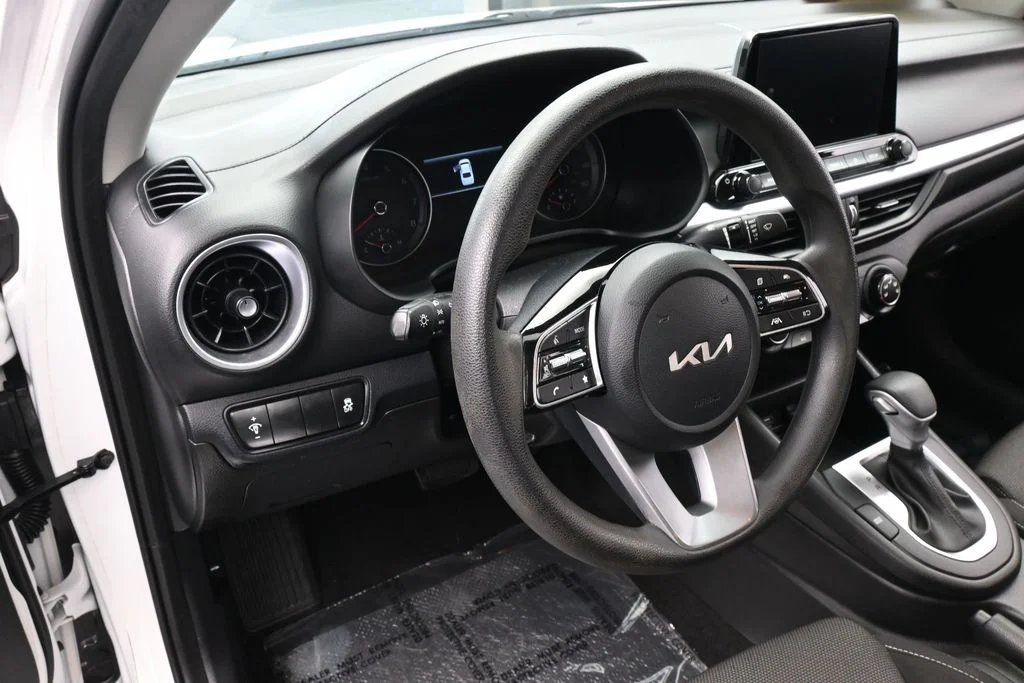 Used 2023 Snow White Pearl Kia LXS image 14