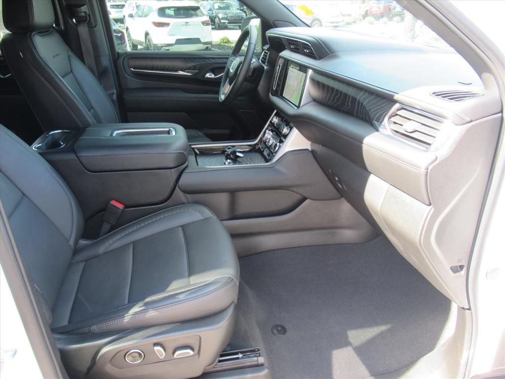 2024 GMC Yukon Denali - Photo 10