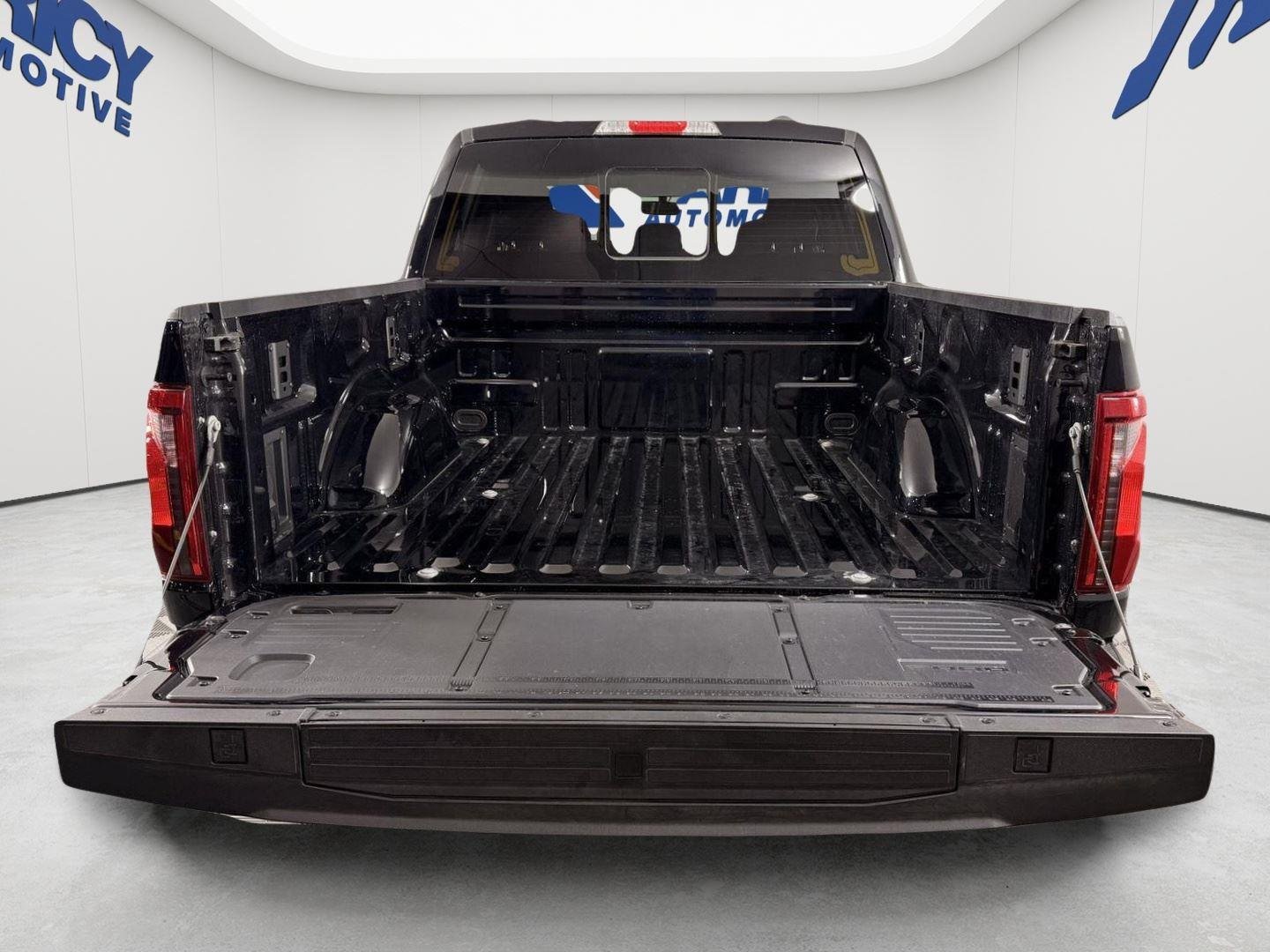 New 2026 Agate Black Ford XLT image 5