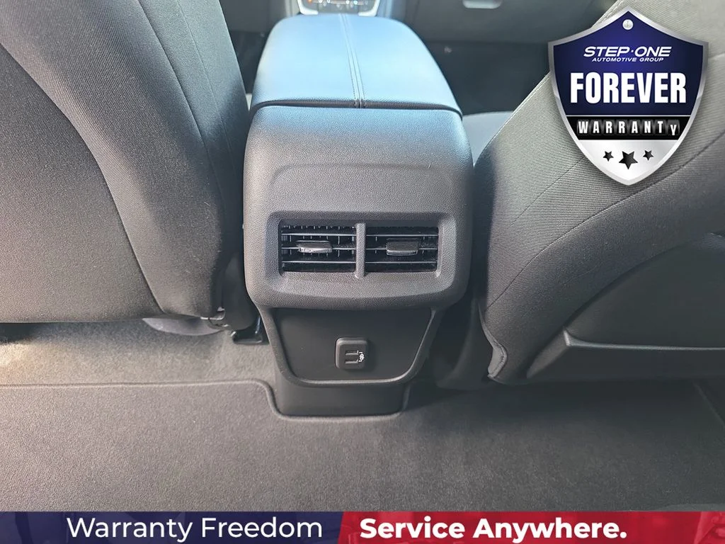 Used 2023 White GMC SLE image 34