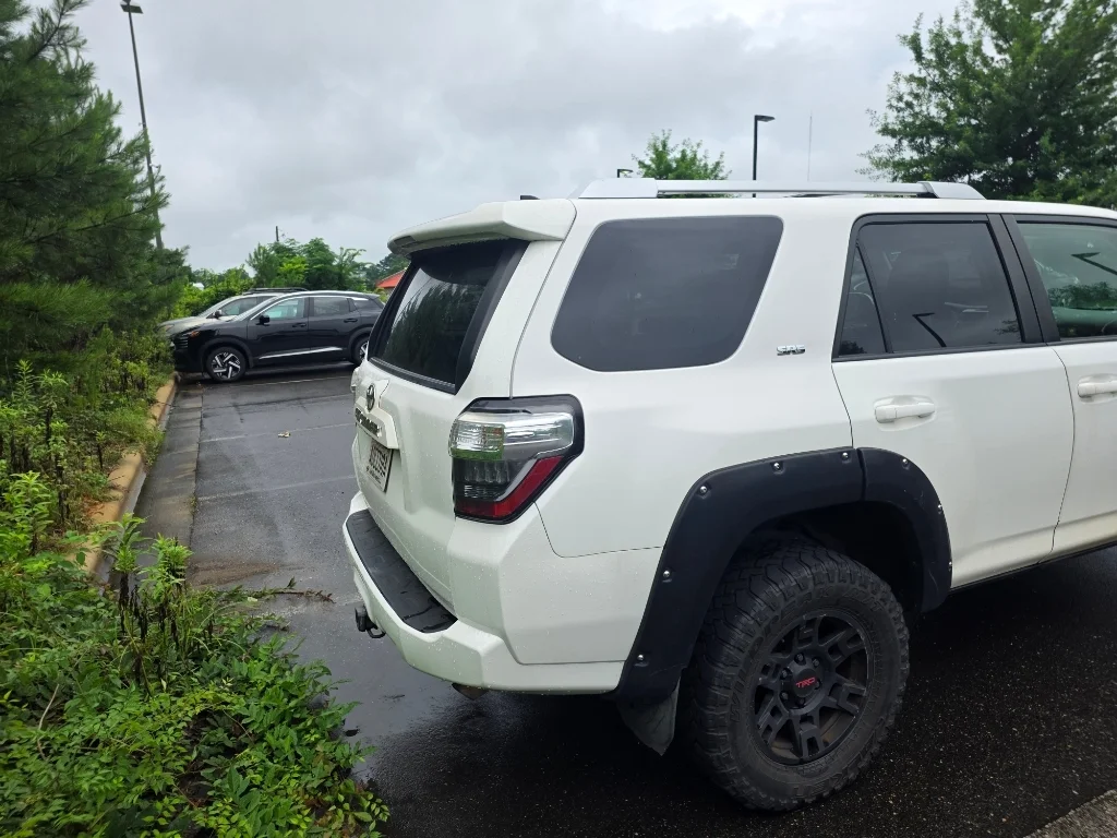 Used 2018 Super White Toyota SR5 Premium image 3