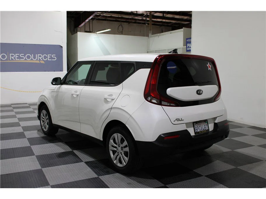 Used 2020 Snow White Pearl Kia LX image 6