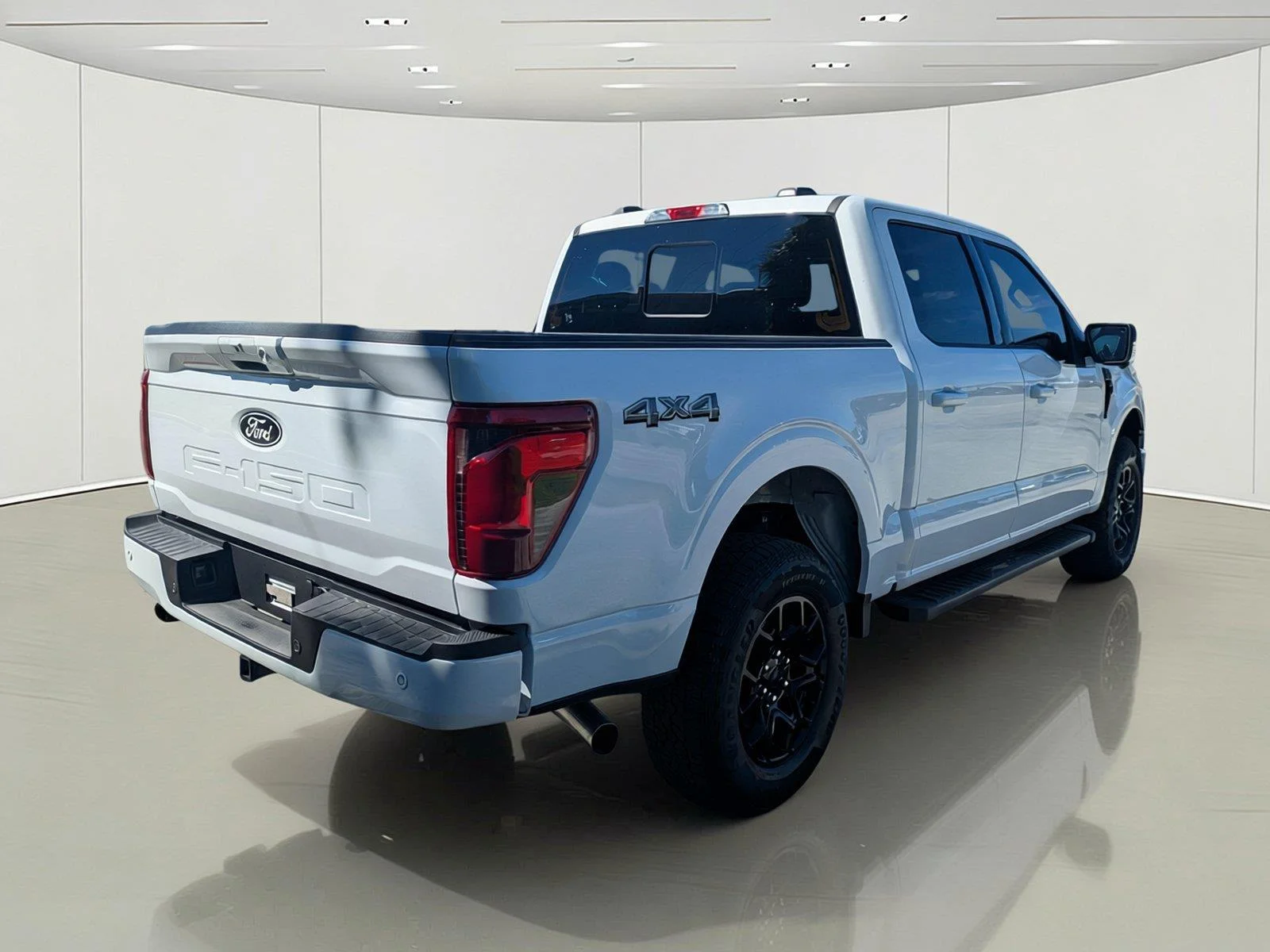 New 2026 Oxford White Ford XLT image 6