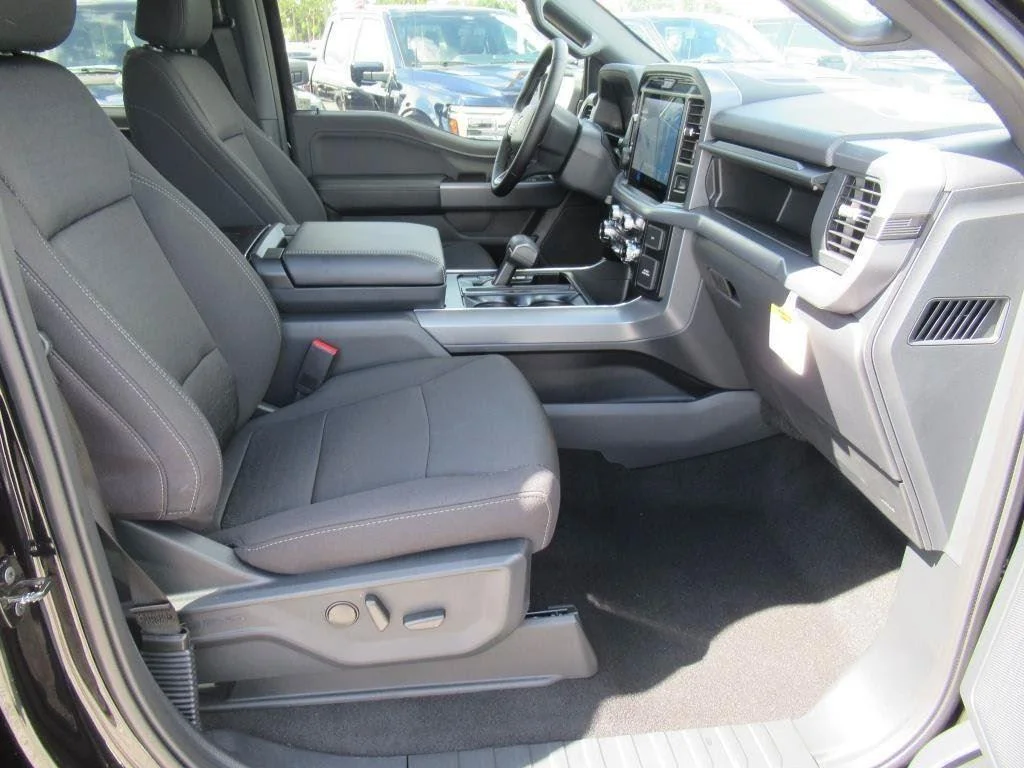 New 2025 Agate Black Metallic Ford XLT image 9