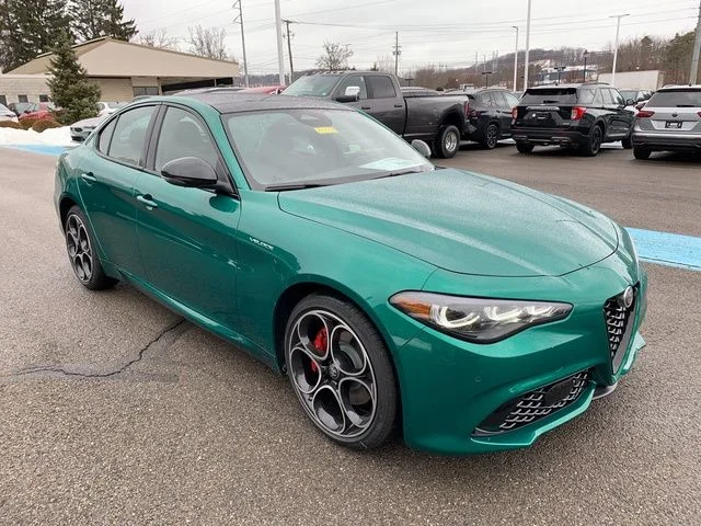 New 2026 Verde (Green) Fangio MetallicExterior Paint Alfa Romeo Veloce AWD image 9