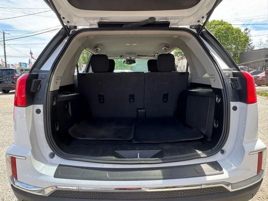 Used 2017 White GMC SLE-2 image 14