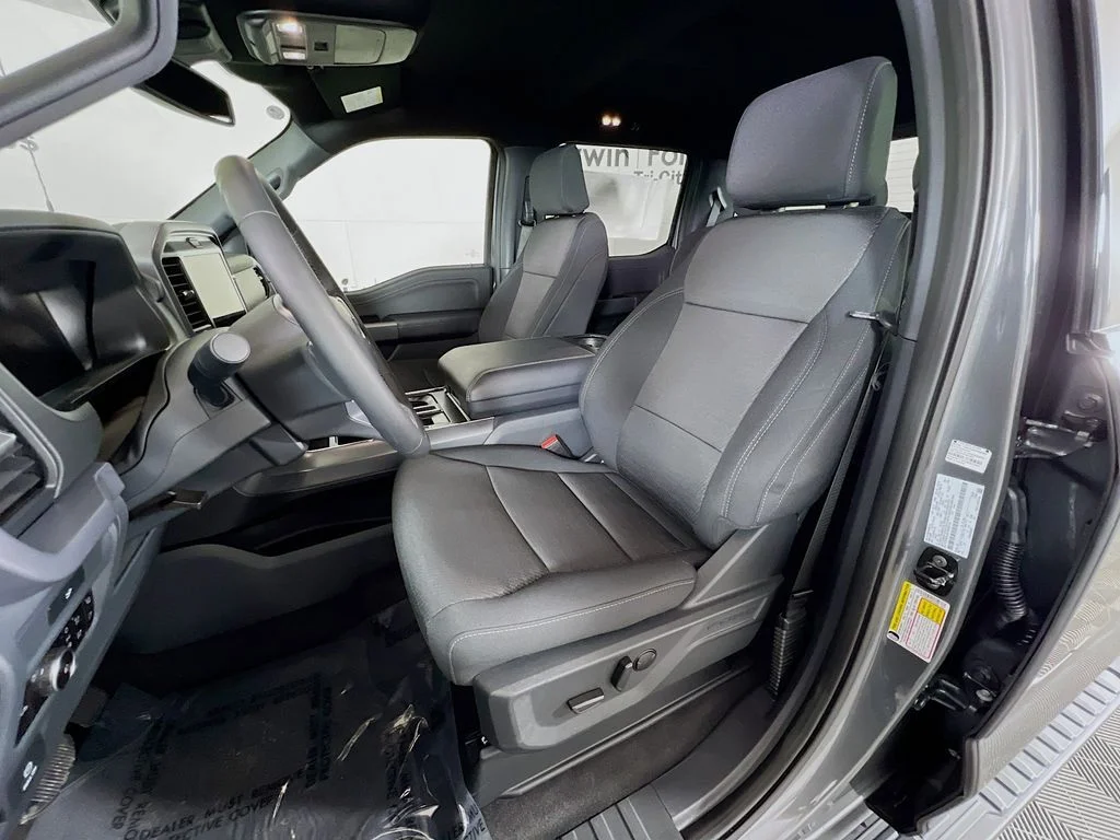 New 2026 Carbonized Gray Metallic Ford XLT image 24