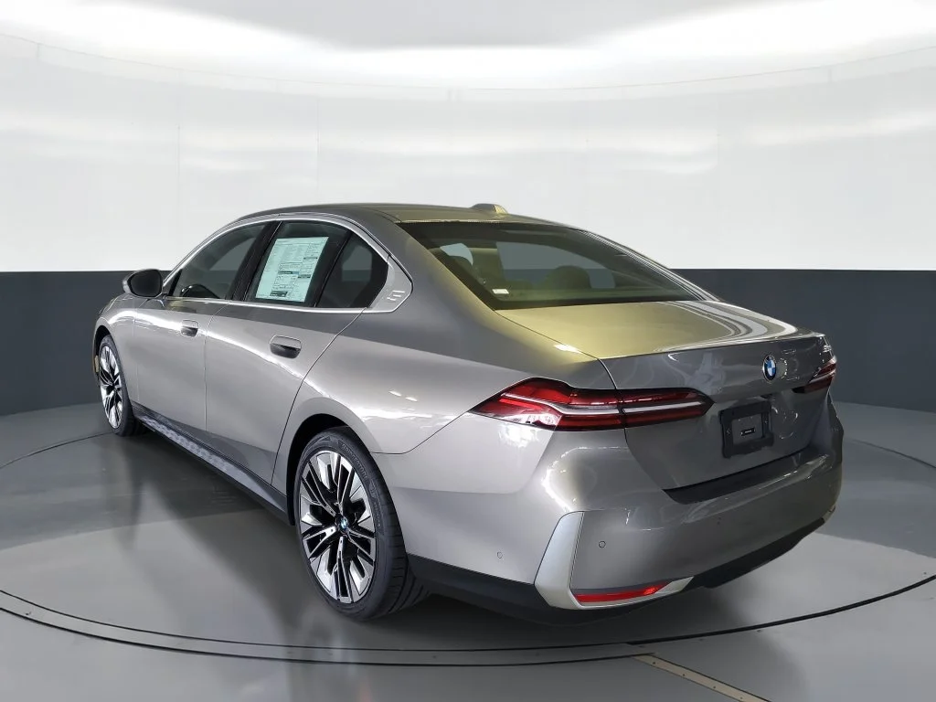Used 2027 Gray BMW 530i image 4