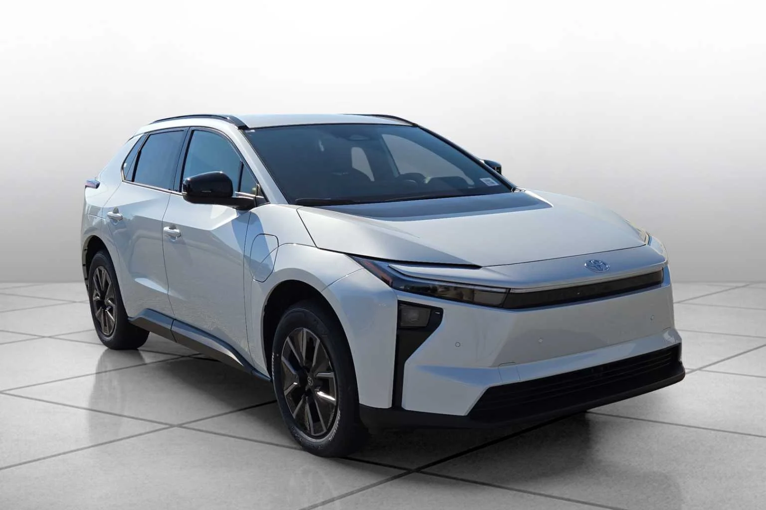 New 2026 Wind Chill Pearl Toyota XLE image 2
