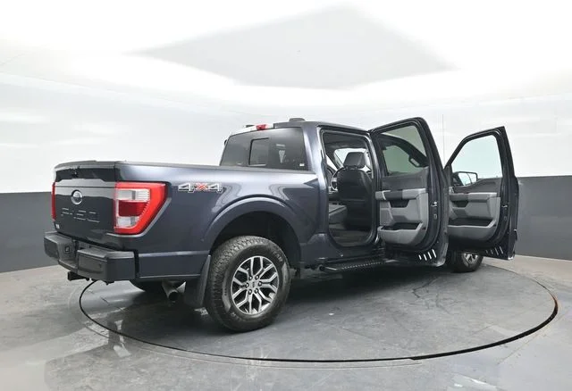 Certified Used 2021 Smoked Quartz Metallic Tinted Clearcoat Ford Lariat image 28