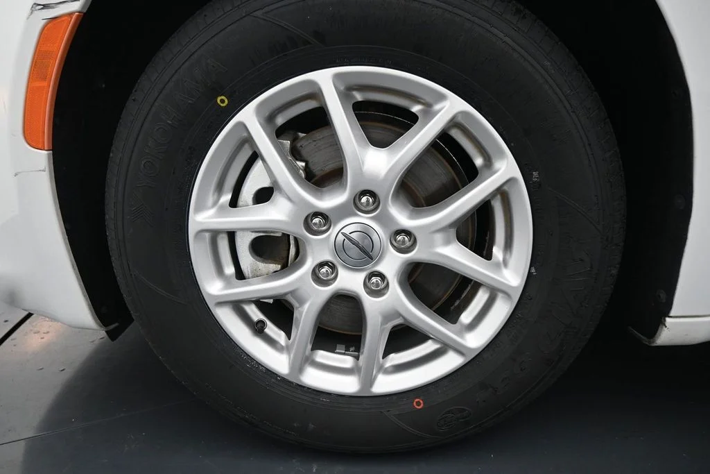 Used 2023 White Chrysler LX image 13